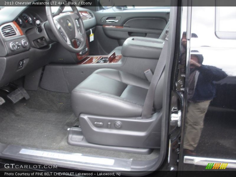 Black / Ebony 2013 Chevrolet Avalanche LTZ 4x4