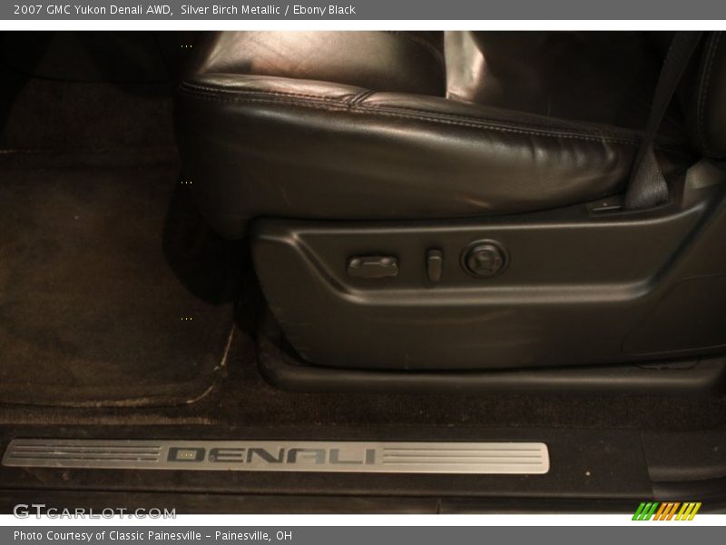 Silver Birch Metallic / Ebony Black 2007 GMC Yukon Denali AWD