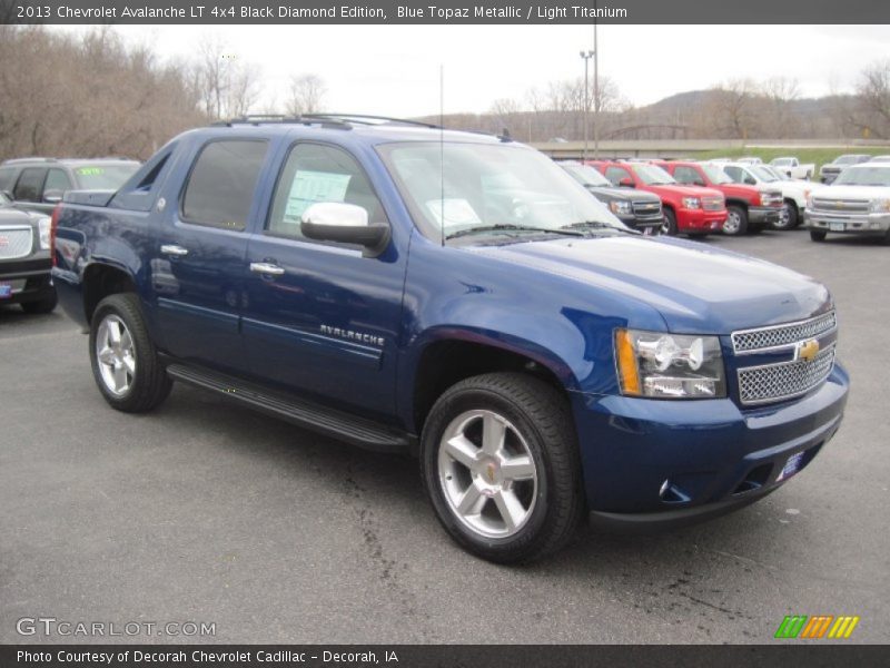 Front 3/4 View of 2013 Avalanche LT 4x4 Black Diamond Edition