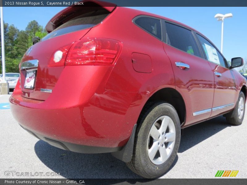 Cayenne Red / Black 2013 Nissan Rogue S