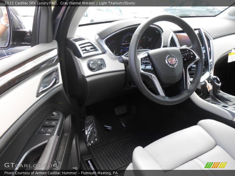 Gray Flannel Metallic / Light Titanium/Ebony 2013 Cadillac SRX Luxury FWD