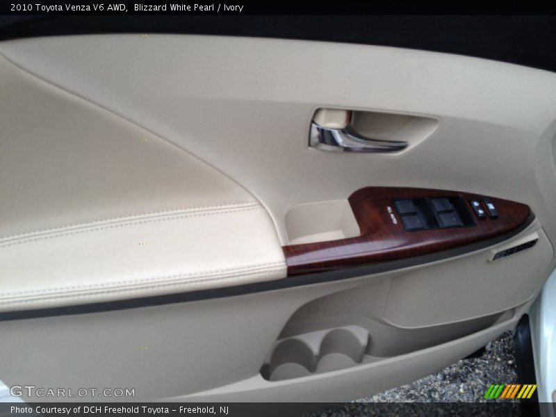 Blizzard White Pearl / Ivory 2010 Toyota Venza V6 AWD