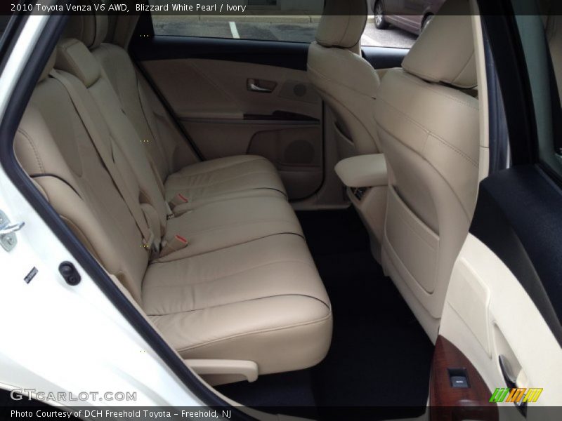 Blizzard White Pearl / Ivory 2010 Toyota Venza V6 AWD