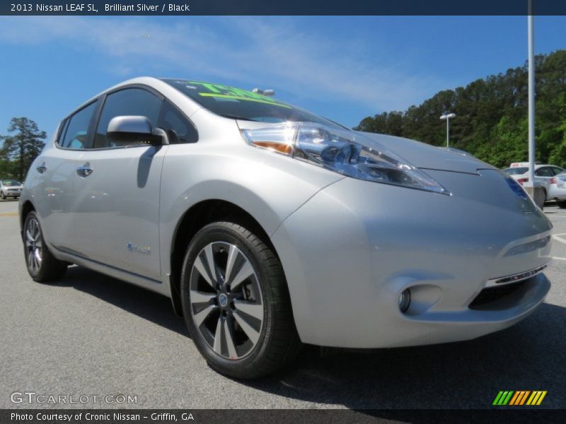 Front 3/4 View of 2013 LEAF SL