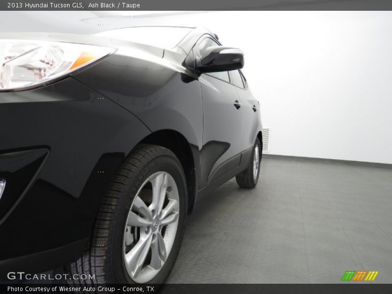 Ash Black / Taupe 2013 Hyundai Tucson GLS