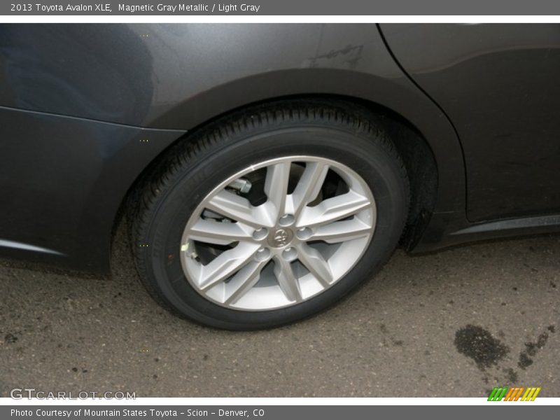 Magnetic Gray Metallic / Light Gray 2013 Toyota Avalon XLE