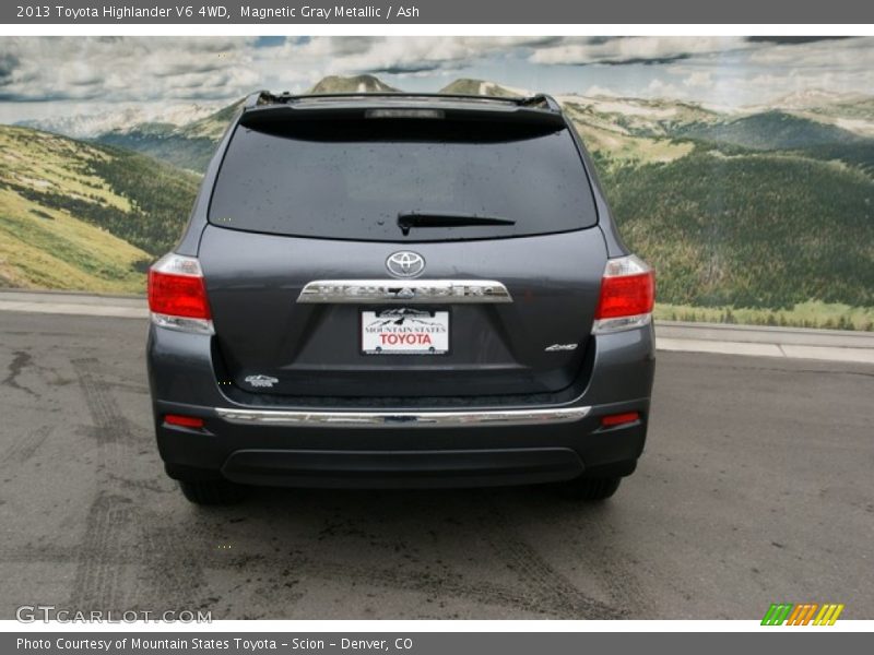 Magnetic Gray Metallic / Ash 2013 Toyota Highlander V6 4WD