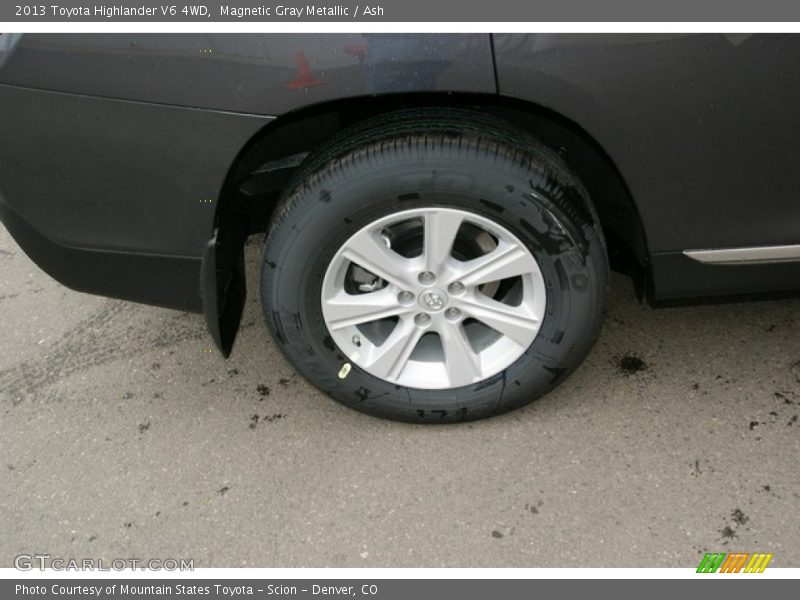 Magnetic Gray Metallic / Ash 2013 Toyota Highlander V6 4WD