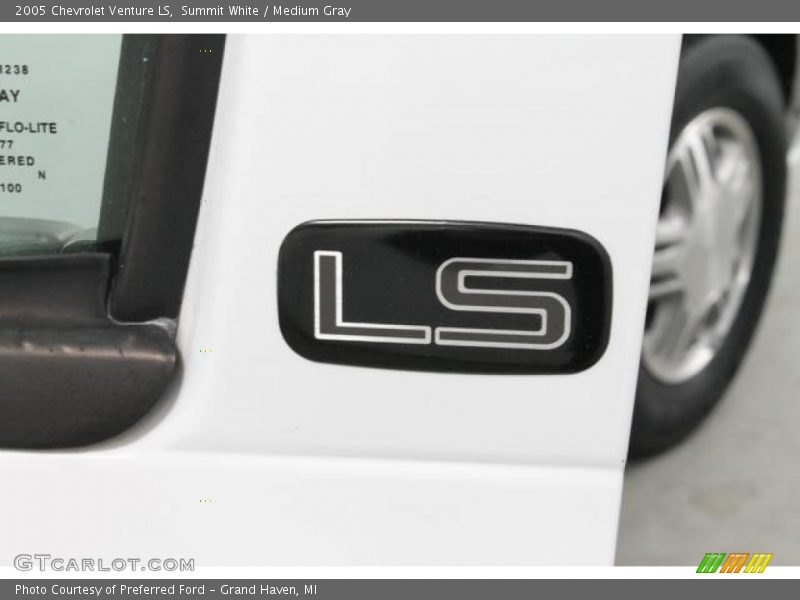 Summit White / Medium Gray 2005 Chevrolet Venture LS