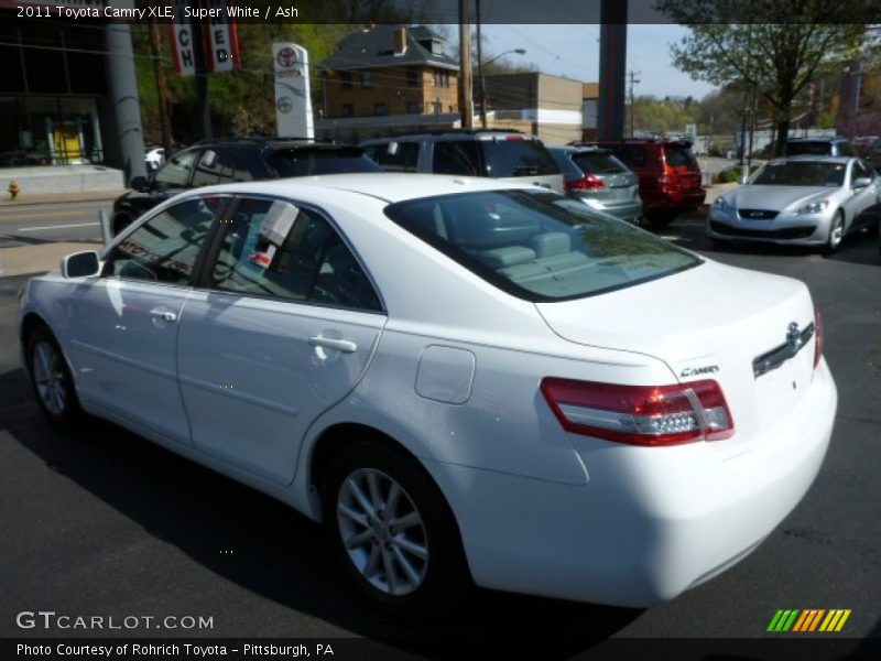 Super White / Ash 2011 Toyota Camry XLE