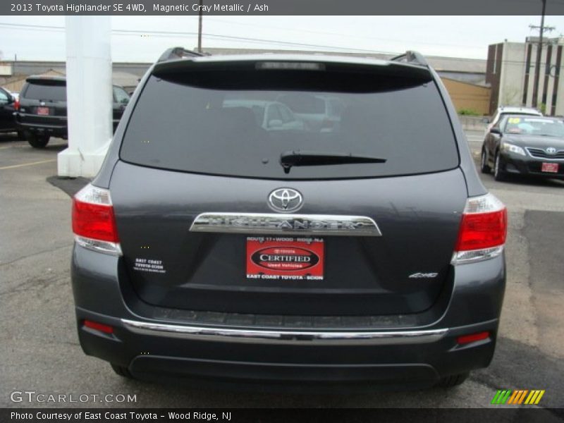 Magnetic Gray Metallic / Ash 2013 Toyota Highlander SE 4WD