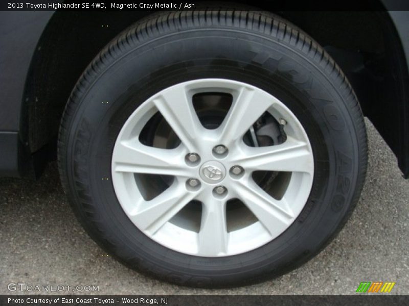 Magnetic Gray Metallic / Ash 2013 Toyota Highlander SE 4WD