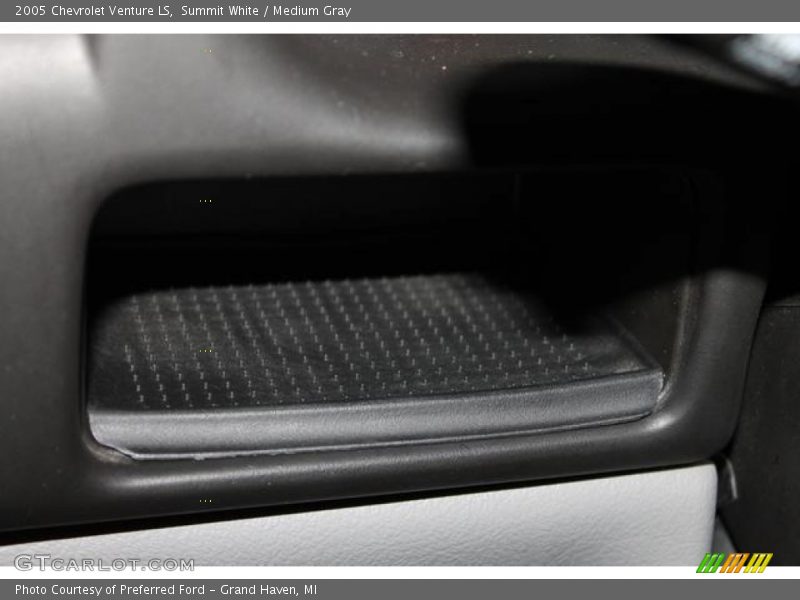 Summit White / Medium Gray 2005 Chevrolet Venture LS
