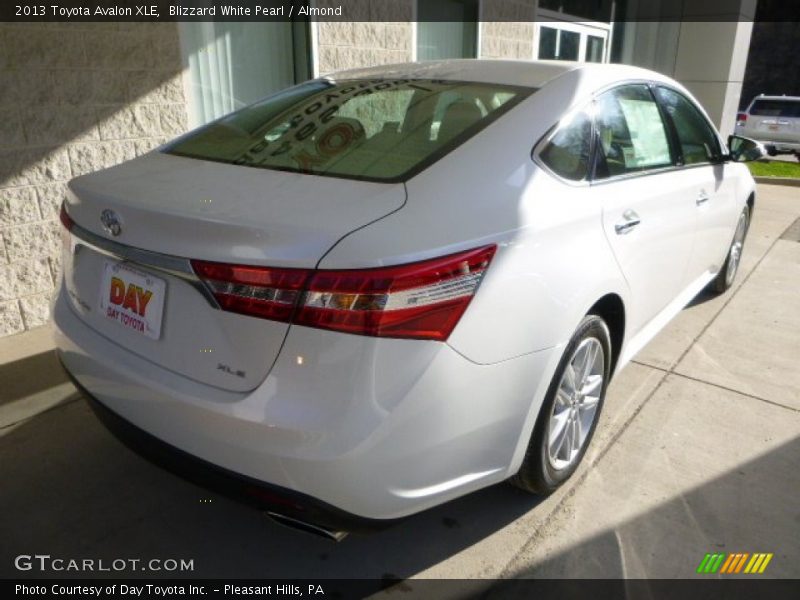Blizzard White Pearl / Almond 2013 Toyota Avalon XLE