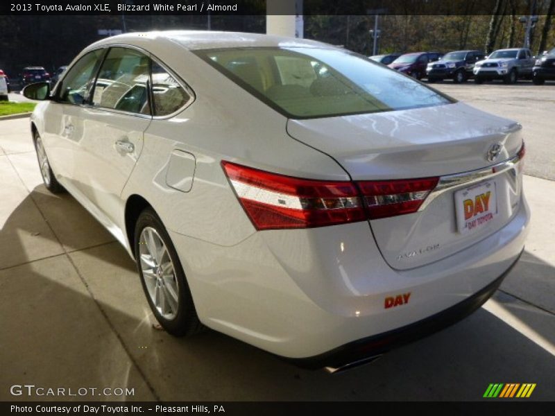 Blizzard White Pearl / Almond 2013 Toyota Avalon XLE