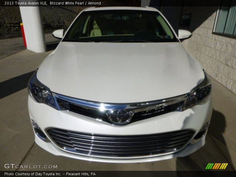 Blizzard White Pearl / Almond 2013 Toyota Avalon XLE