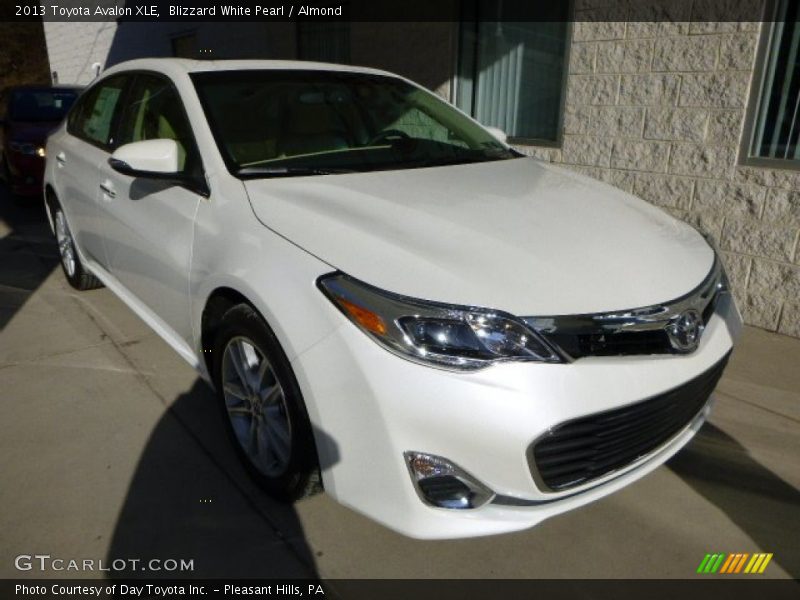 Blizzard White Pearl / Almond 2013 Toyota Avalon XLE