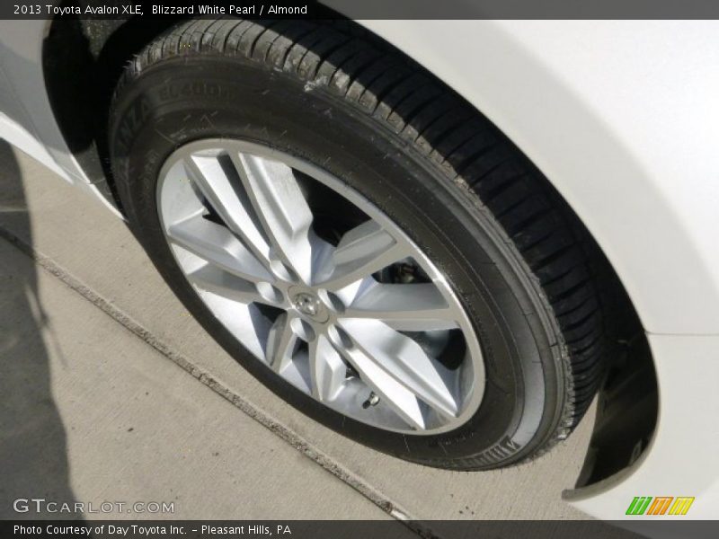 Blizzard White Pearl / Almond 2013 Toyota Avalon XLE