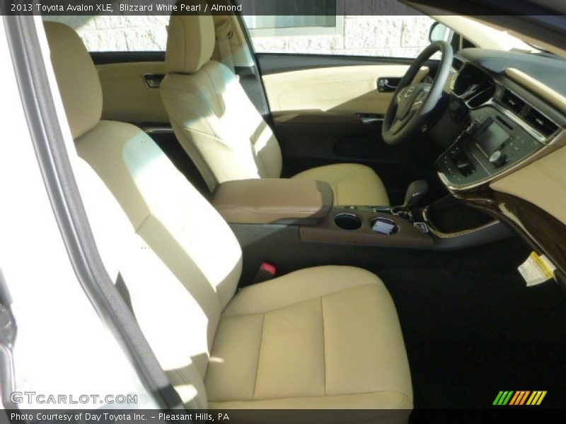 Blizzard White Pearl / Almond 2013 Toyota Avalon XLE