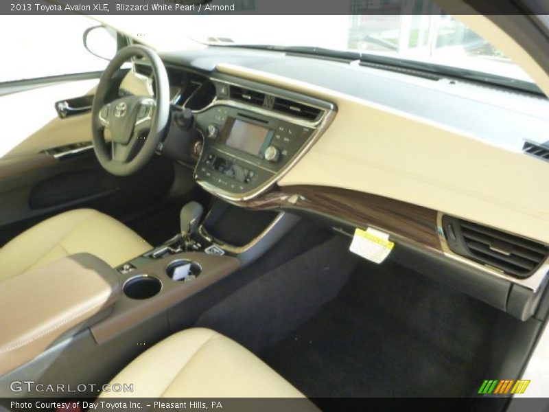Blizzard White Pearl / Almond 2013 Toyota Avalon XLE