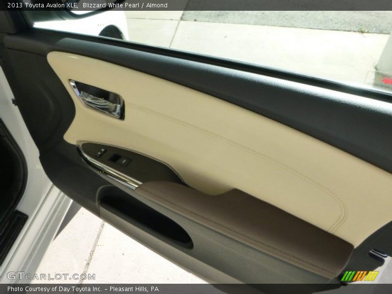Blizzard White Pearl / Almond 2013 Toyota Avalon XLE
