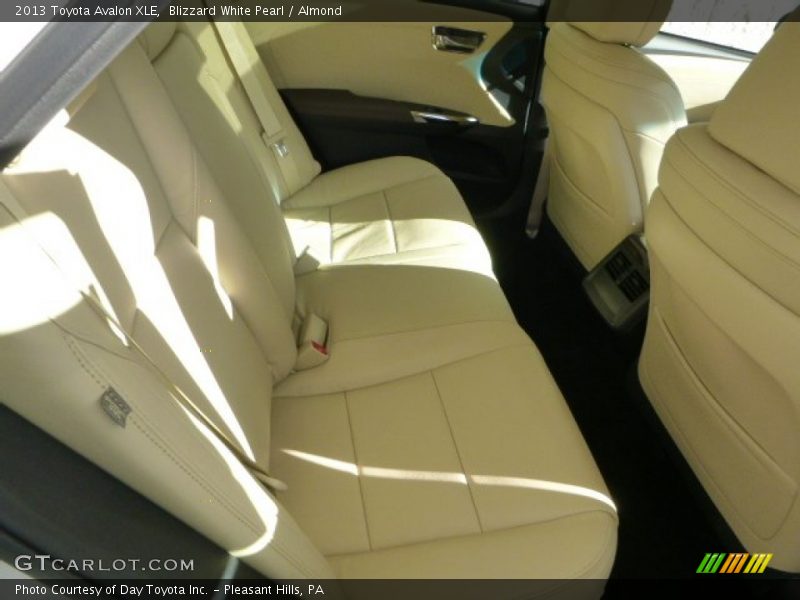 Blizzard White Pearl / Almond 2013 Toyota Avalon XLE