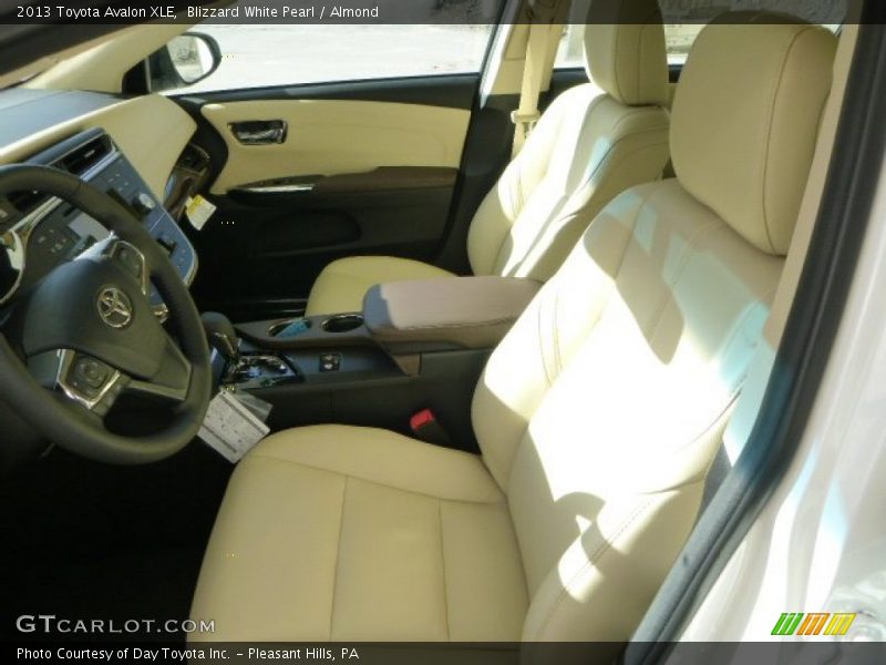 Blizzard White Pearl / Almond 2013 Toyota Avalon XLE