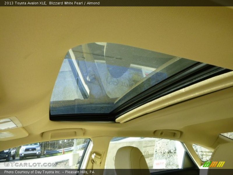 Blizzard White Pearl / Almond 2013 Toyota Avalon XLE