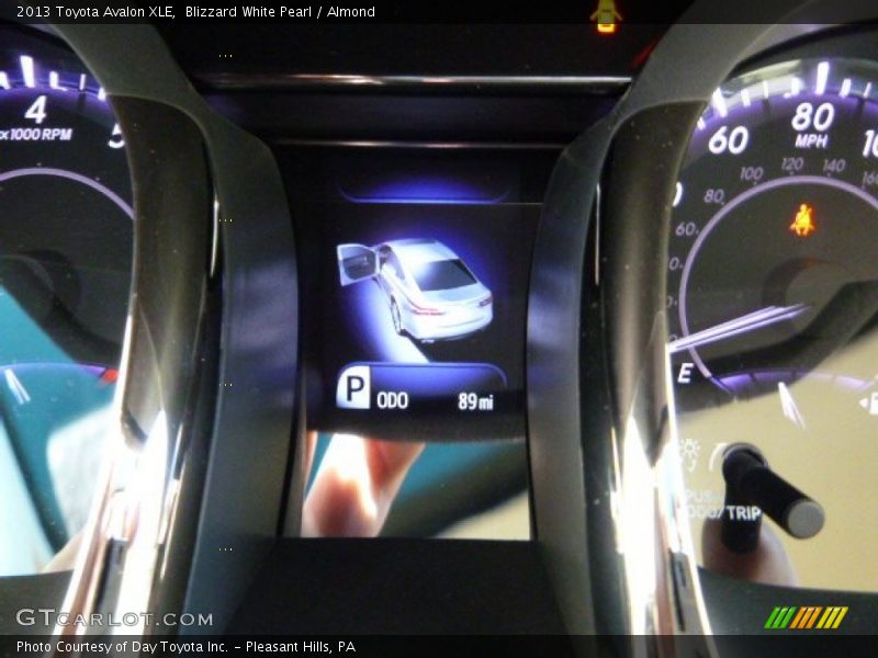 Blizzard White Pearl / Almond 2013 Toyota Avalon XLE