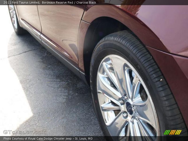 Bordeaux Reserve Red / Charcoal Black 2011 Ford Taurus Limited