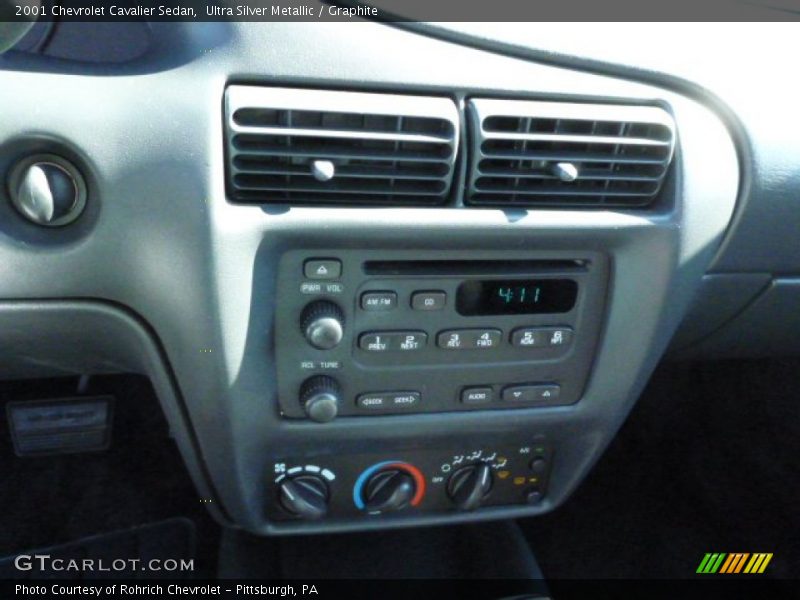 Ultra Silver Metallic / Graphite 2001 Chevrolet Cavalier Sedan