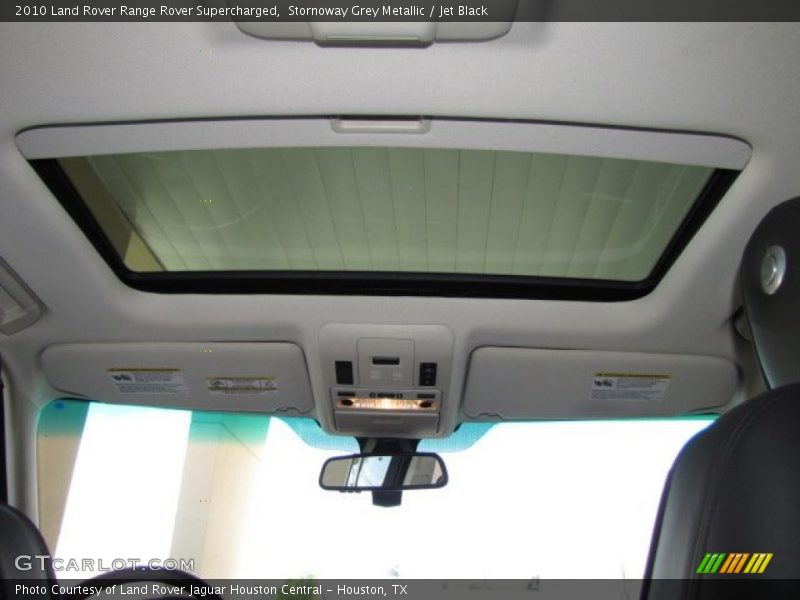 Sunroof of 2010 Range Rover Supercharged