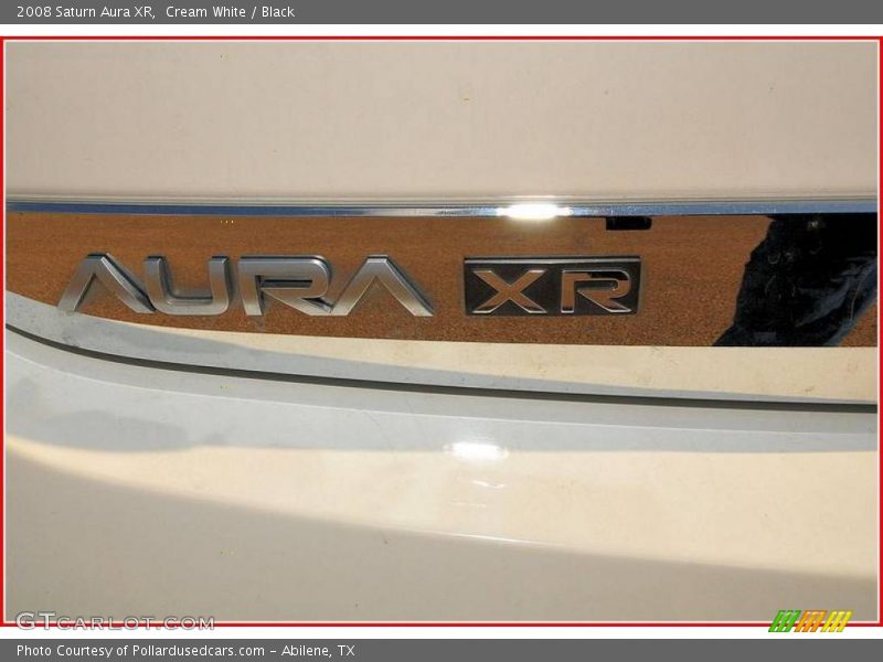 Cream White / Black 2008 Saturn Aura XR