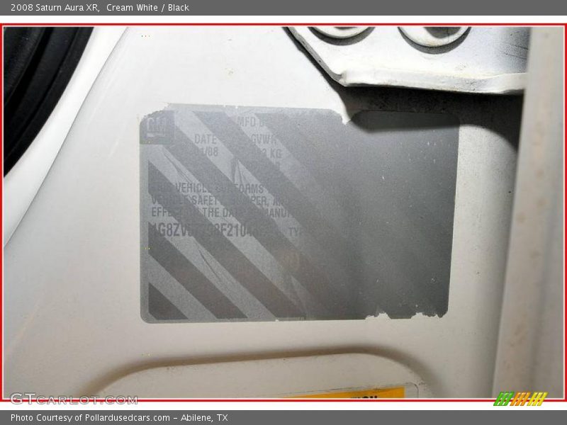 Cream White / Black 2008 Saturn Aura XR
