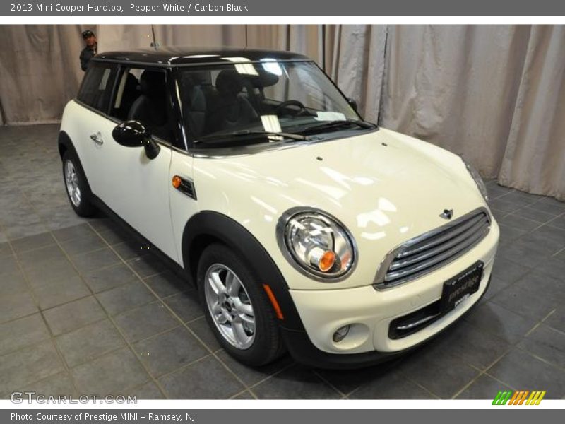 Pepper White / Carbon Black 2013 Mini Cooper Hardtop