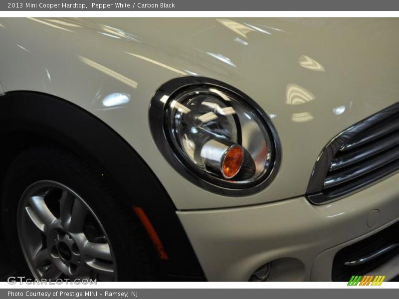 Pepper White / Carbon Black 2013 Mini Cooper Hardtop