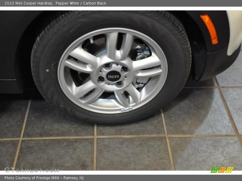 Pepper White / Carbon Black 2013 Mini Cooper Hardtop