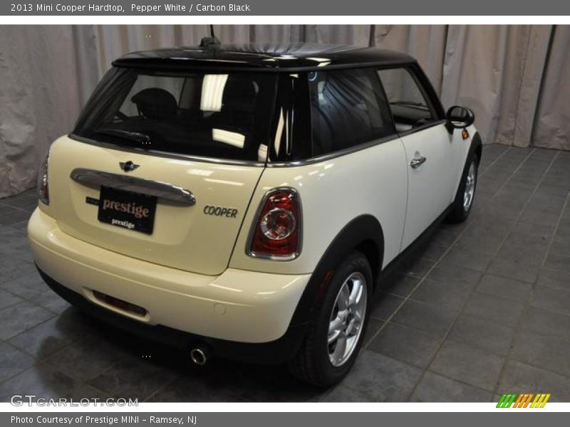 Pepper White / Carbon Black 2013 Mini Cooper Hardtop