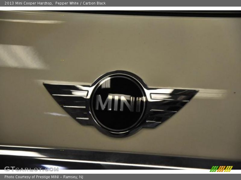 Pepper White / Carbon Black 2013 Mini Cooper Hardtop