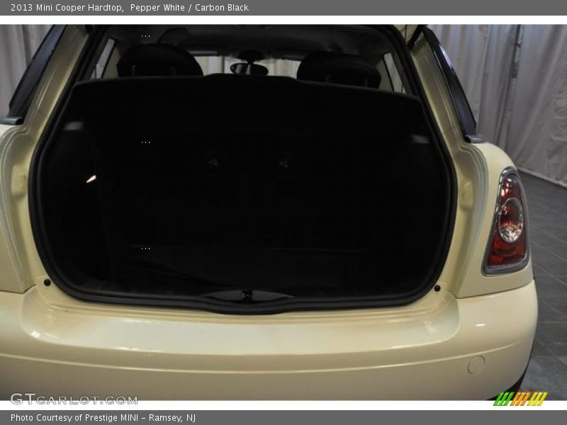 Pepper White / Carbon Black 2013 Mini Cooper Hardtop