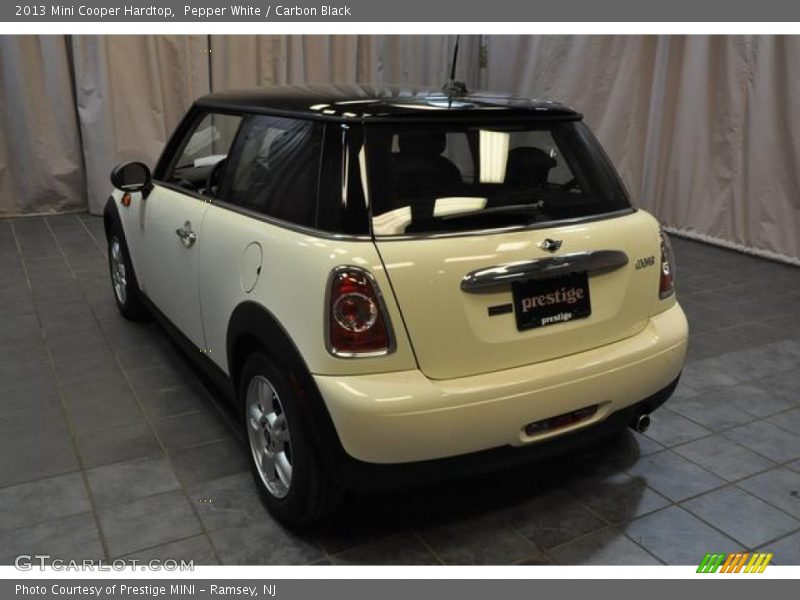 Pepper White / Carbon Black 2013 Mini Cooper Hardtop