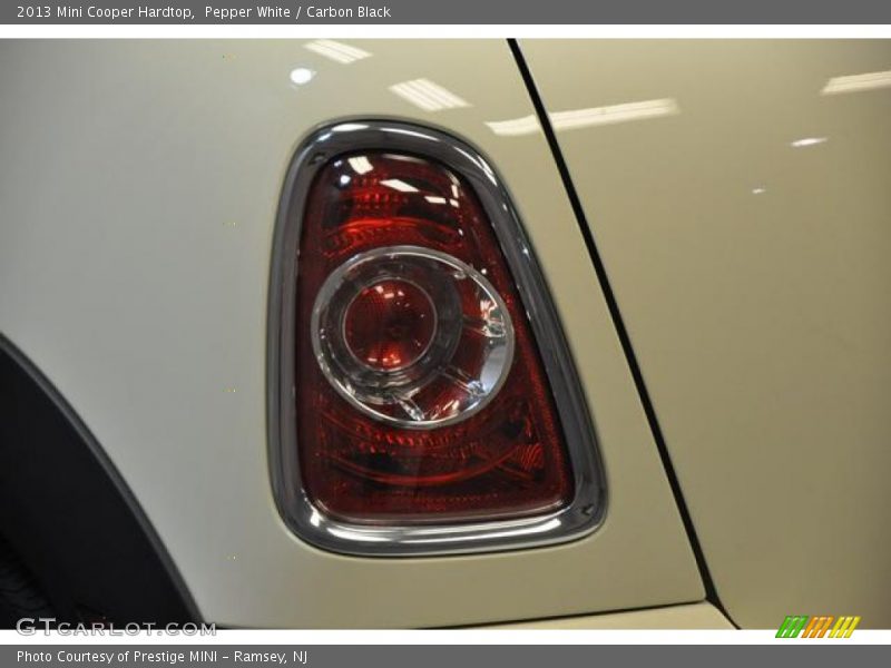 Pepper White / Carbon Black 2013 Mini Cooper Hardtop