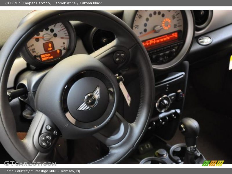 Pepper White / Carbon Black 2013 Mini Cooper Hardtop