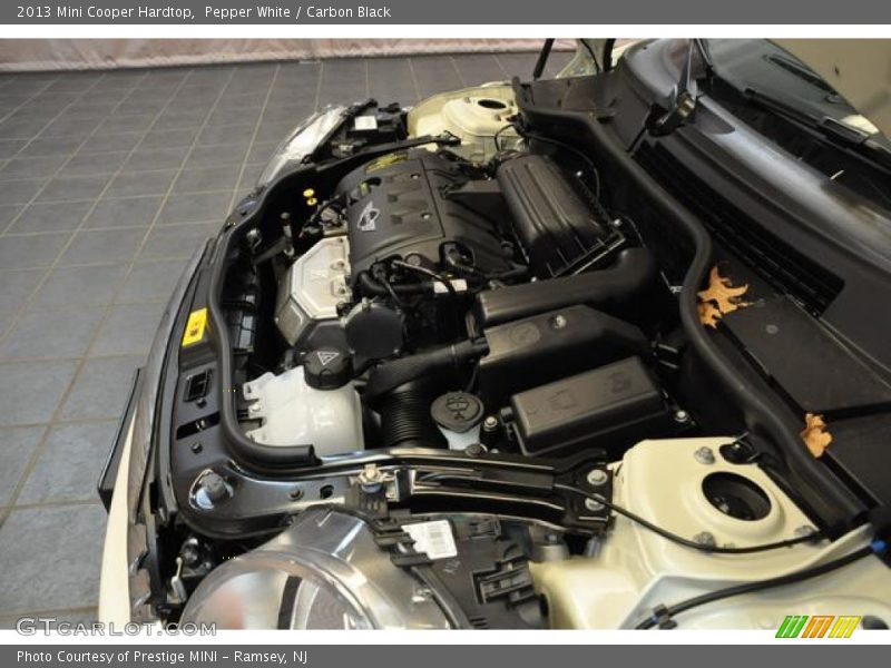 Pepper White / Carbon Black 2013 Mini Cooper Hardtop