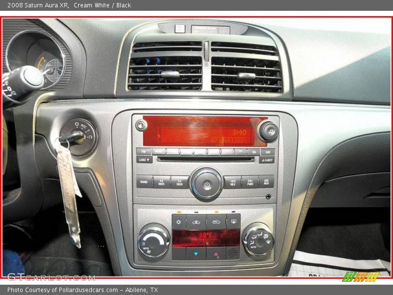 Cream White / Black 2008 Saturn Aura XR