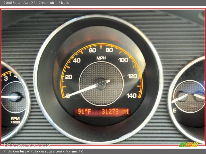 Cream White / Black 2008 Saturn Aura XR