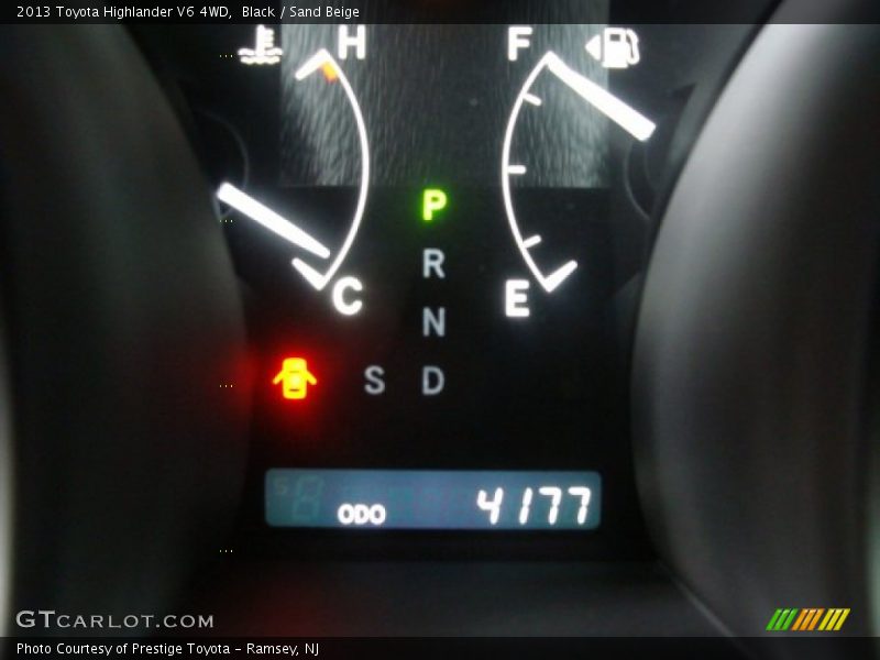 Black / Sand Beige 2013 Toyota Highlander V6 4WD