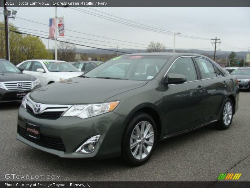 Cypress Green Metallic / Ivory 2013 Toyota Camry XLE