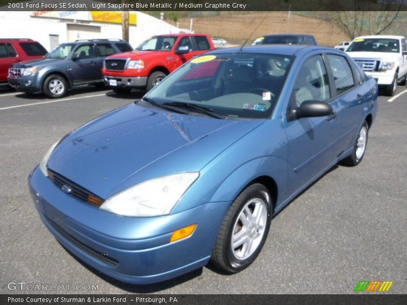 Front 3/4 View of 2001 Focus SE Sedan