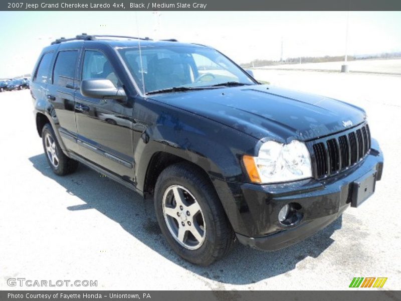 Front 3/4 View of 2007 Grand Cherokee Laredo 4x4